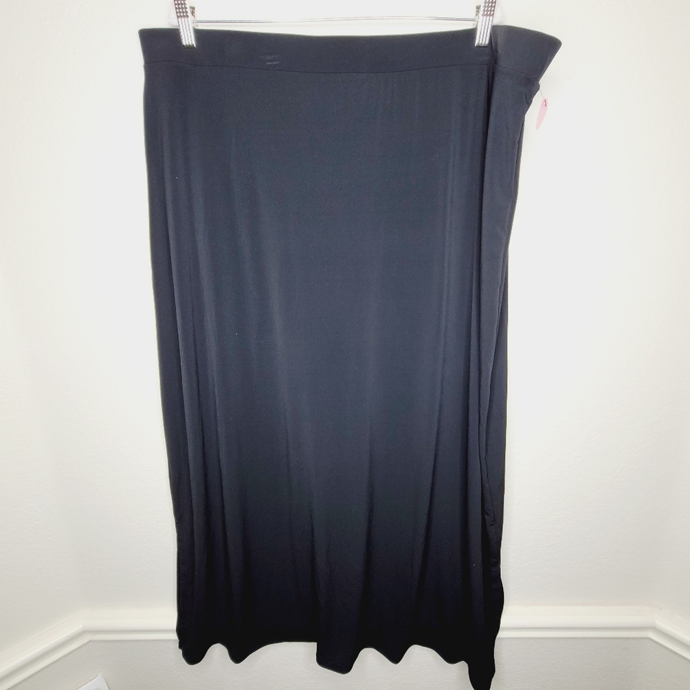 New! East 5th Skirt